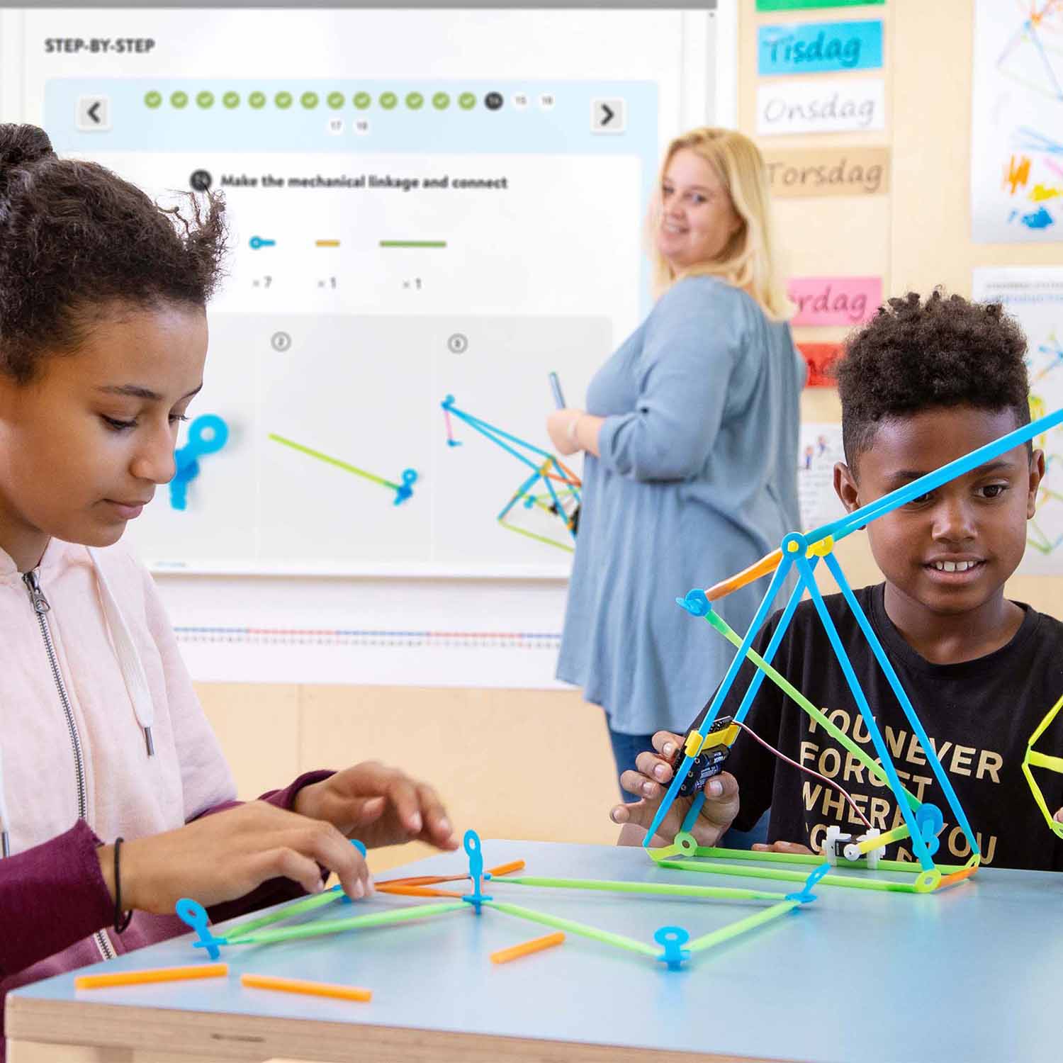 Ready2STEM - Strawbees STEAM Classroom Robotics - w/micro:bit